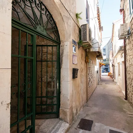 Lanterna Pensión Split